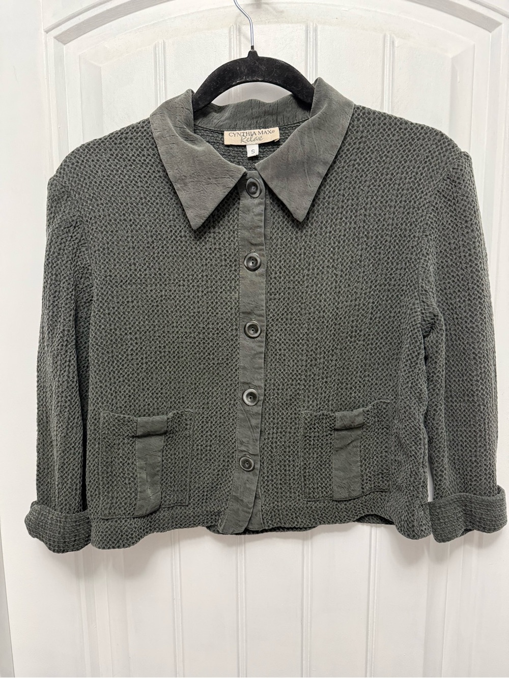 Cynthia Max Vintage crop Cardigan w Buttons Womens Sz Small Olive (55-9)